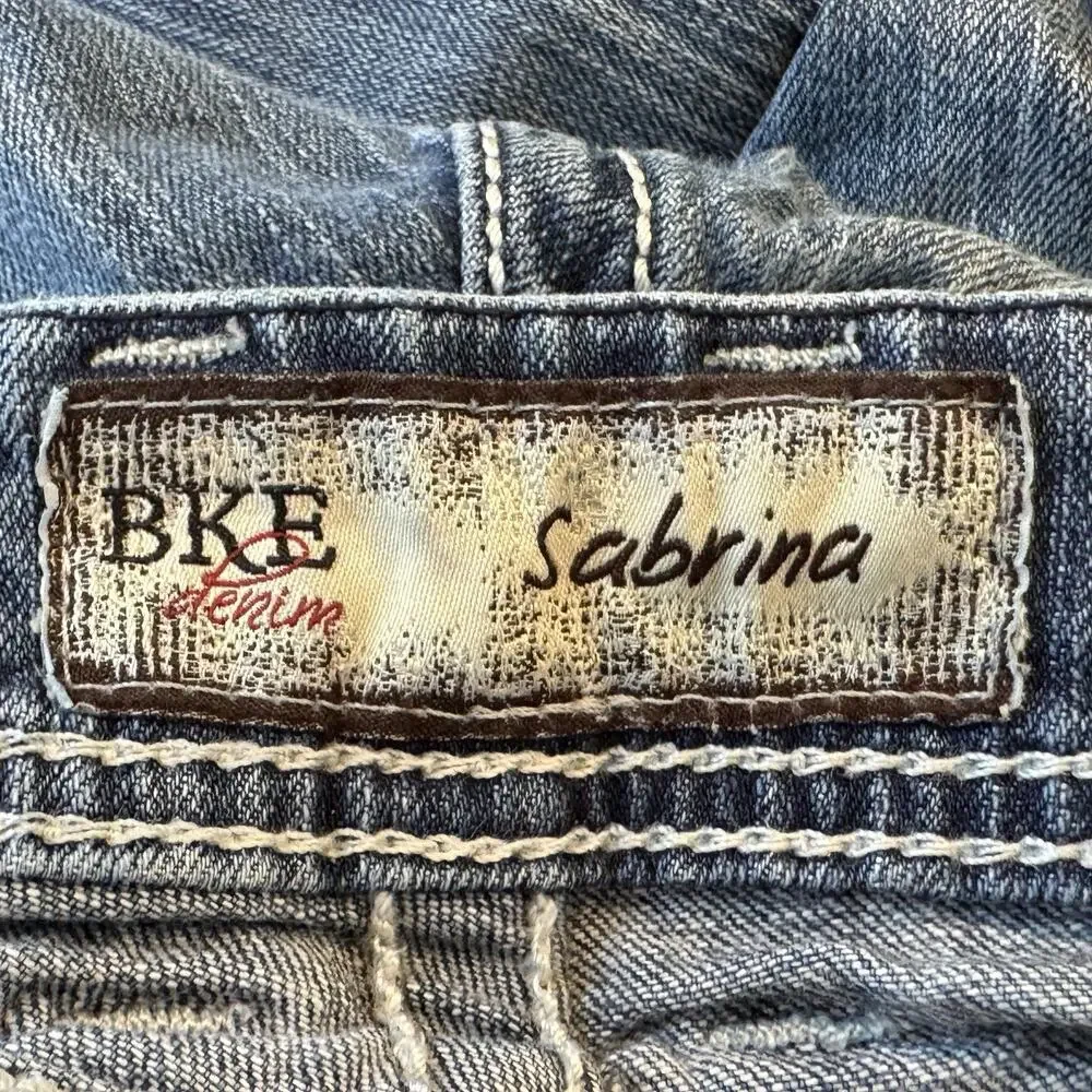 BKE‎ Denim Sabrina Crop Jeans Womens Size 26 Medium Wash Distressed Thick Stitch